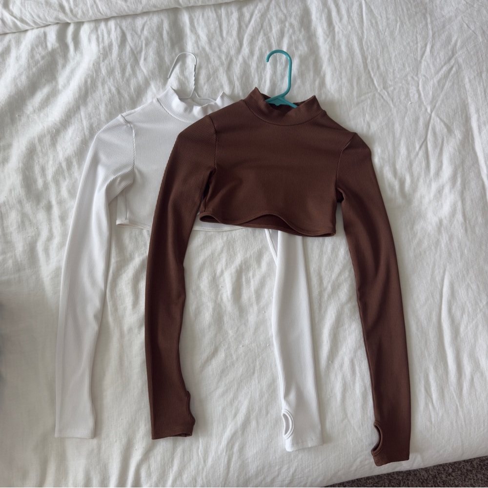H&M White and Brown Long Sleeve Ribbed Cropped Mock Necks